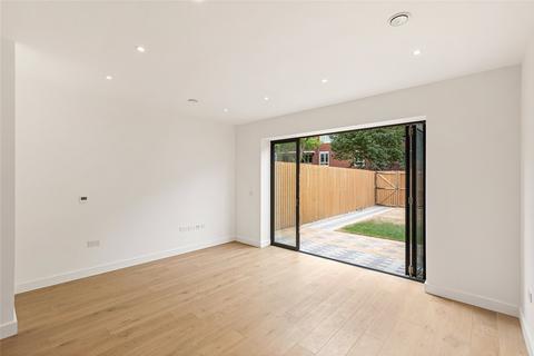 4 bedroom terraced house for sale, Caird Street, London