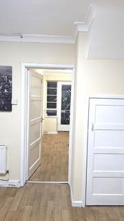 3 bedroom semi-detached house to rent, Cypress Grove, Ilford, IG6
