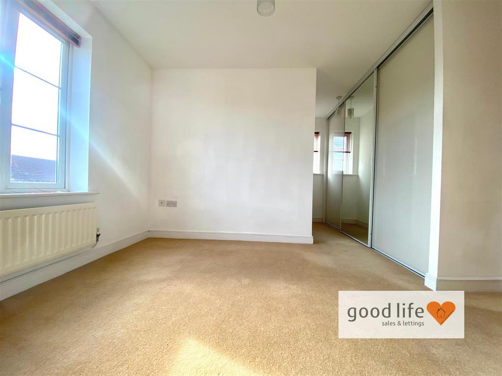 20260225 114623108 i OS129 AYLESFORDMEWS.jpg