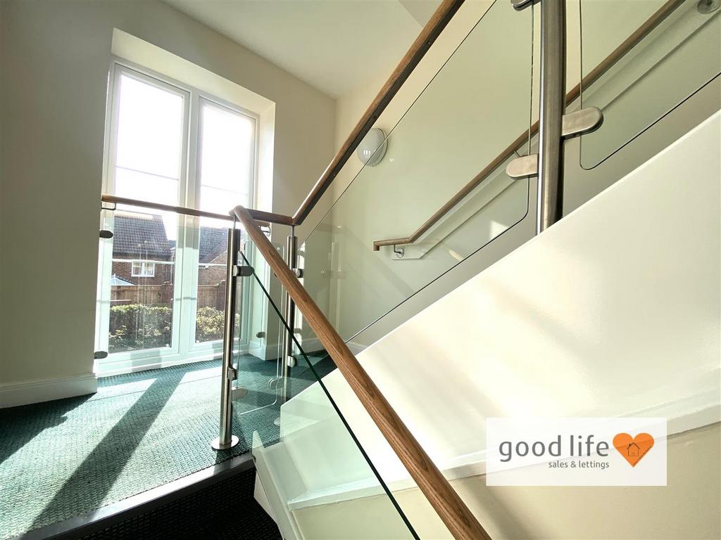 20260225 113936978 i OS129 AYLESFORDMEWS.jpg