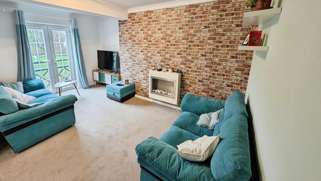 24 Hayleaze lounge e.jpg