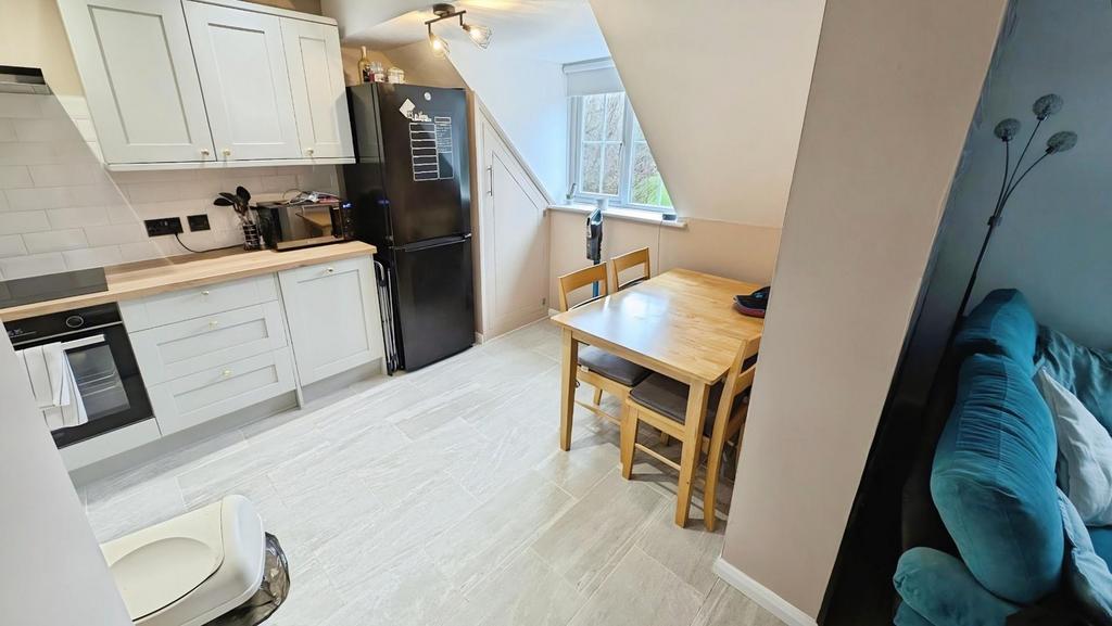 24 Hayleaze kitchen d.jpg