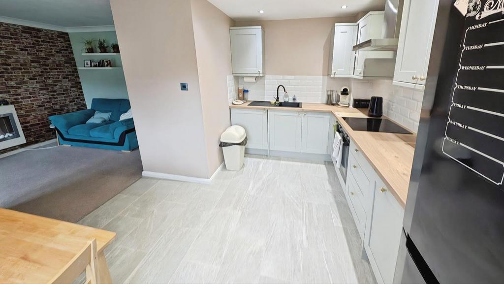 24 Hayleaze kitchen c.jpg