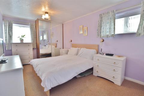 3 bedroom end of terrace house for sale, Belmont, Slough