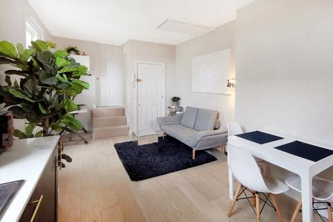 1 bedroom flat to rent, Upper Richmond Road West, East Sheen, London