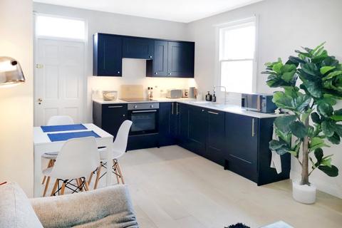 1 bedroom flat to rent, Upper Richmond Road West, East Sheen, London