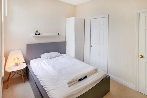 1 bedroom flat to rent, Upper Richmond Road West, East Sheen, London