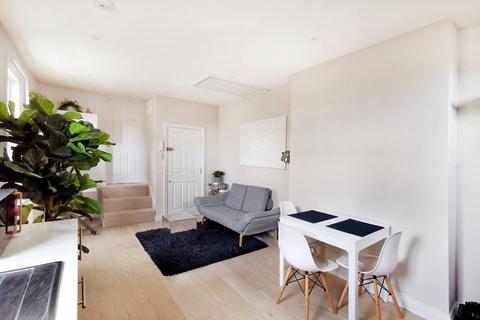 1 bedroom flat to rent, Upper Richmond Road West, East Sheen, London