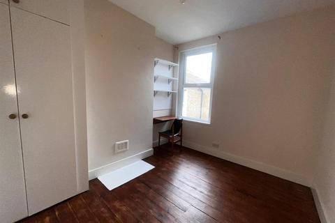 2 bedroom flat to rent, Clifford Gardens, Kensal Rise