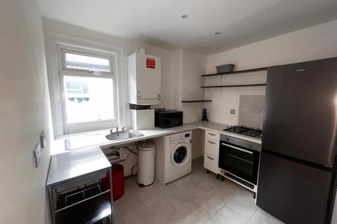 2 bedroom flat to rent, Clifford Gardens, Kensal Rise