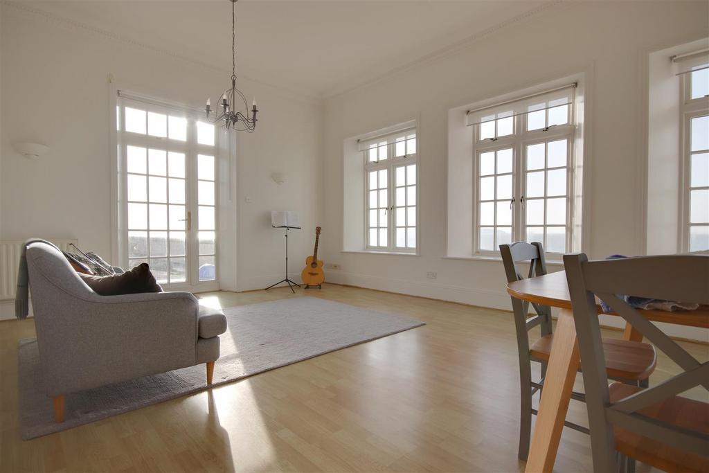 Living room 3.jpg
