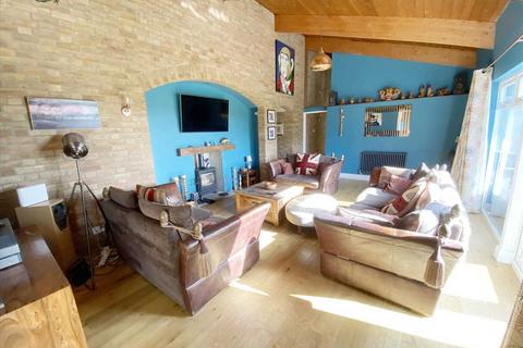 undefined, Silk Willoughby NG34