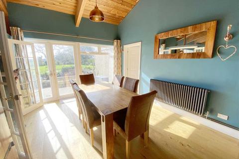 undefined, Silk Willoughby NG34
