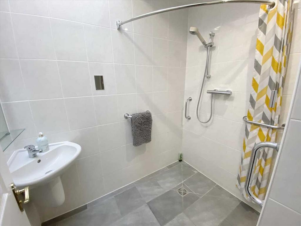 Wet Room Showr Room: