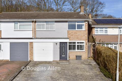 3 bedroom end of terrace house for sale, Dedham Close, Billericay CM11