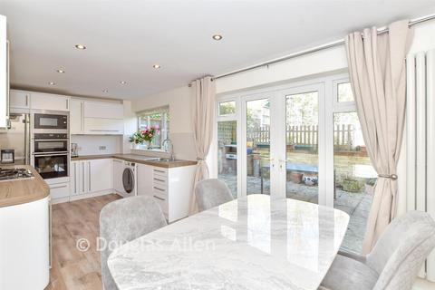 3 bedroom end of terrace house for sale, Dedham Close, Billericay CM11