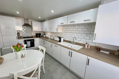 undefined, Poulter Place, Fleet GU52