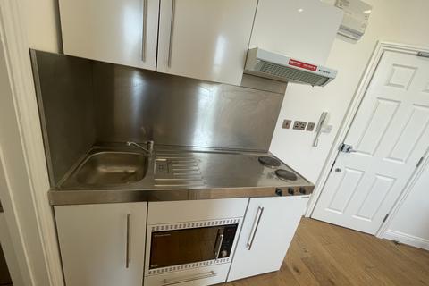 1 bedroom flat to rent, Woodford New Road, London E18