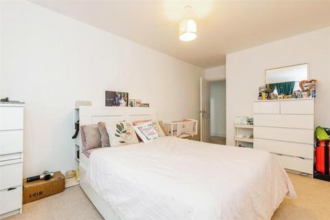 2 bedroom apartment to rent, Wren Gardens, Bristol, BS20