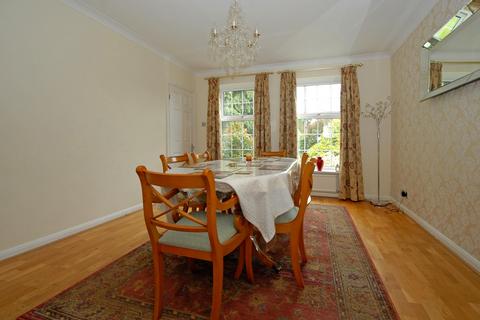 4 bedroom detached house to rent, Blackpond Lane Farnham Royal SL2