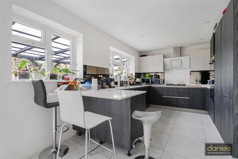 5 bedroom semi-detached house for sale, Elms Lane, North Wembley