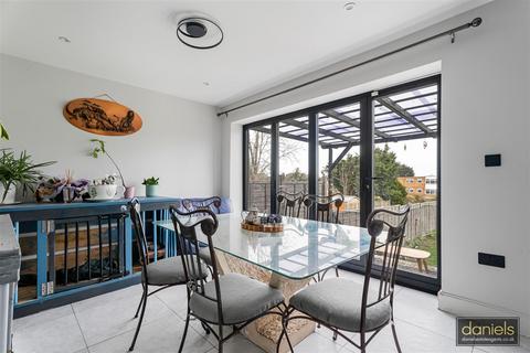 5 bedroom semi-detached house for sale, Elms Lane, North Wembley