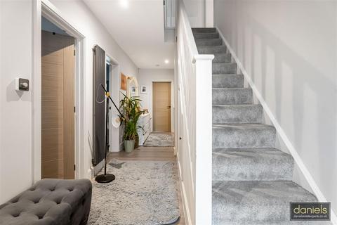 5 bedroom semi-detached house for sale, Elms Lane, North Wembley