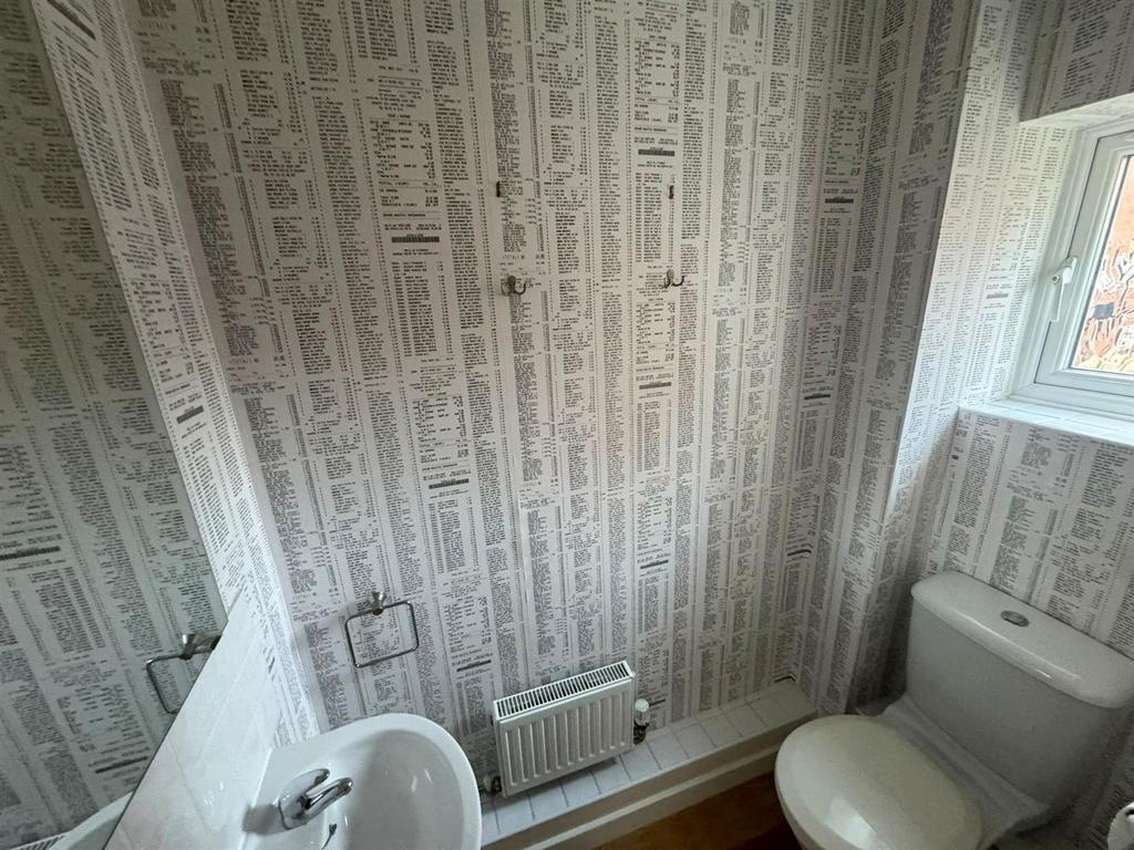 Bathroom balanced estate agent.jpg