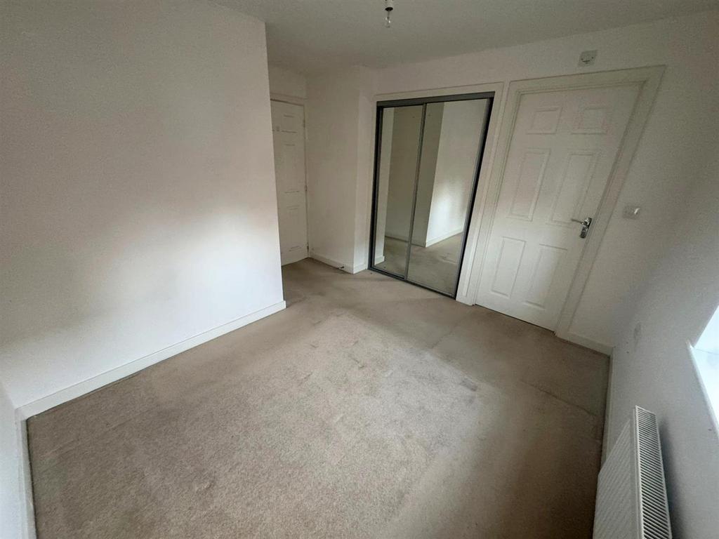 Bedroom balanced estate agent 2.jpg