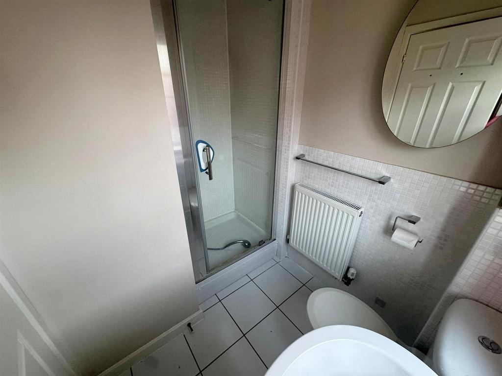 Bathroom balanced estate agent 2.jpg