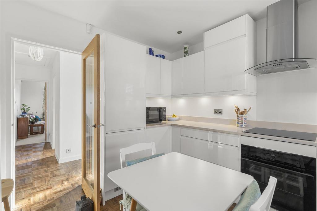 Kitchen 2.jpg