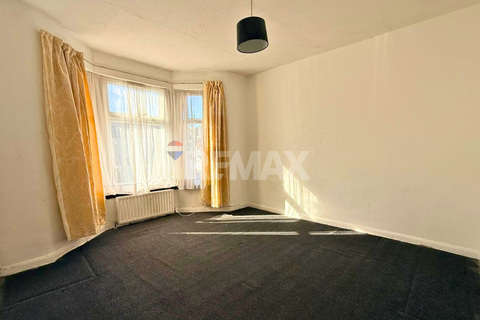 3 bedroom house to rent, Elmstead Road, Ilford IG3
