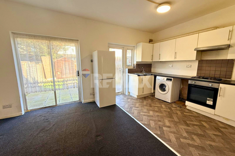 3 bedroom house to rent, Elmstead Road, Ilford IG3