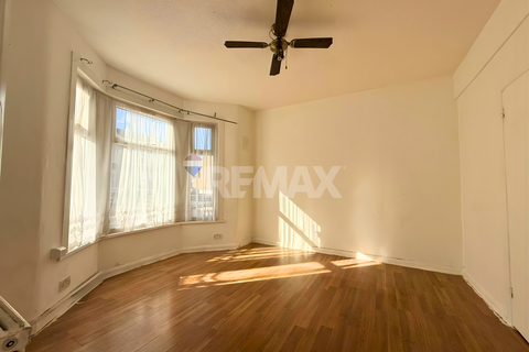 3 bedroom house to rent, Elmstead Road, Ilford IG3