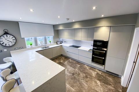 undefined, Park Avenue, Roundhay, Leeds, LS8 2JJ
