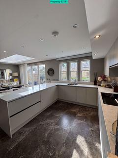 5 bedroom terraced house to rent, Park Avenue, Roundhay, Leeds, LS8