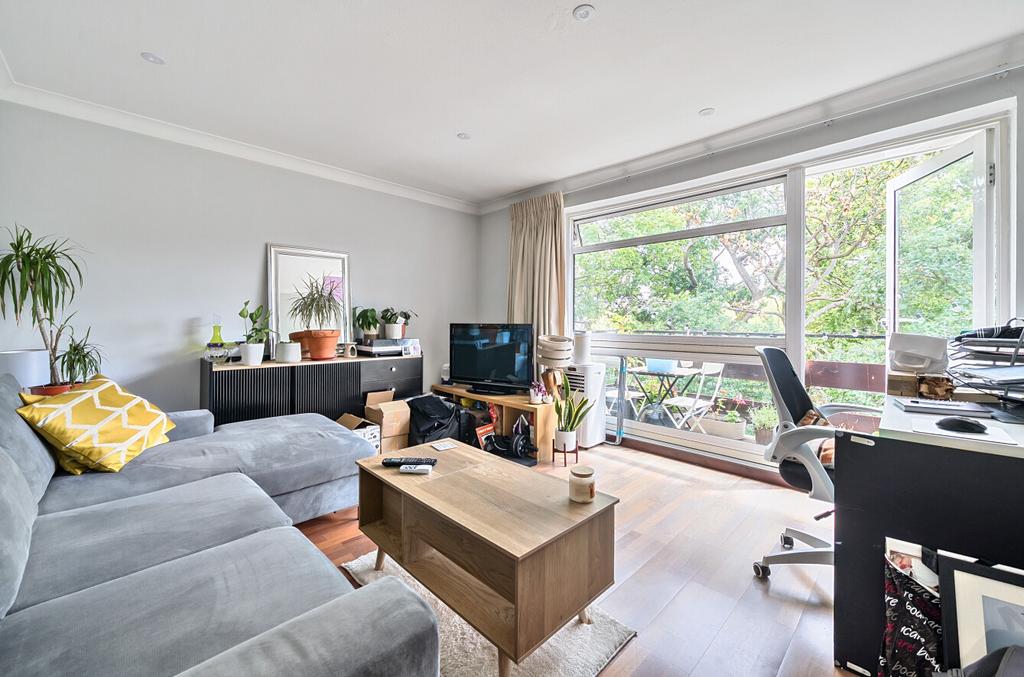 1324954-4-687e6cb...