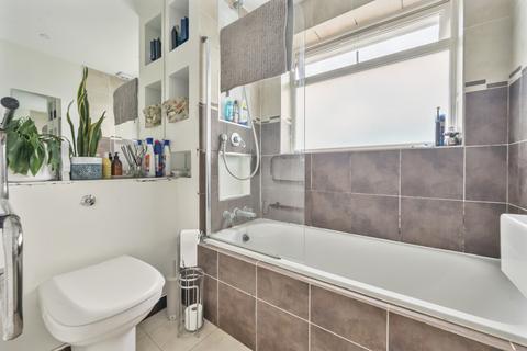 1 bedroom apartment for sale, Oakdene Court, Walton-on-Thames, Surrey