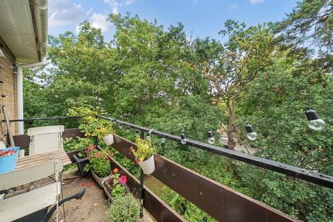 1 bedroom apartment for sale, Oakdene Court, Walton-on-Thames, Surrey