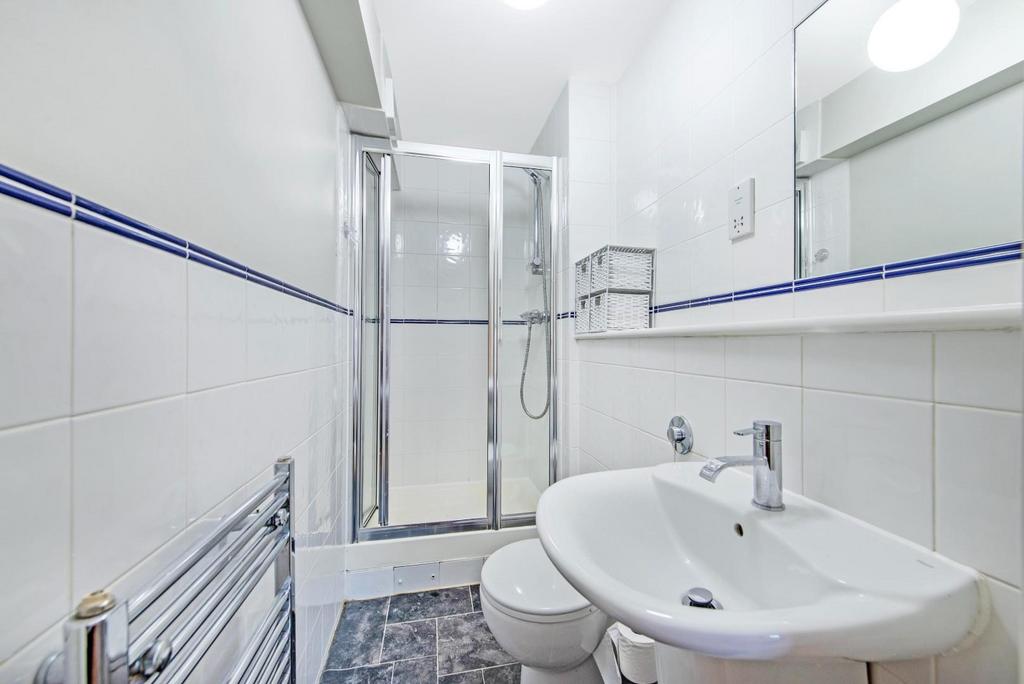 30620 hunters flat 3 10 quaker street 8 lo.jpg