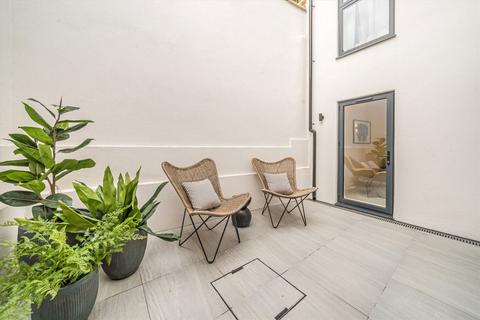 2 bedroom flat for sale, Lillium Mews, Wimbledon SW19