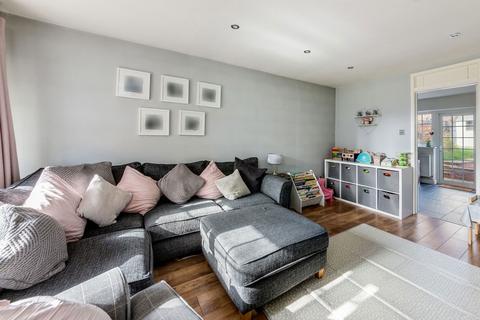 3 bedroom end of terrace house for sale, Sussex Drive, Banbury