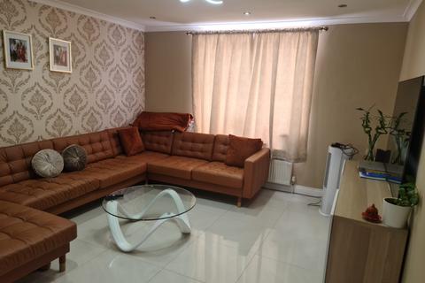 2 bedroom terraced house to rent, Harris Road, DAGENHAM RM9