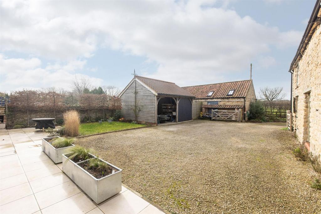 Garage & Parking