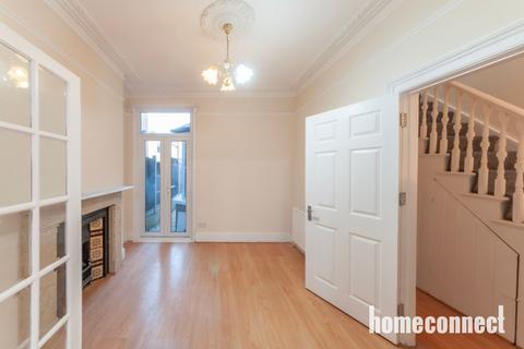3 bedroom terraced house to rent, Courtland Avenue, Ilford IG1