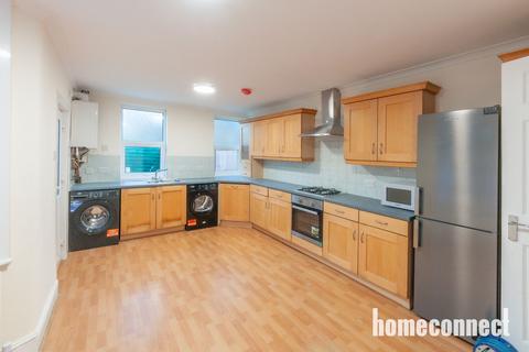3 bedroom terraced house to rent, Courtland Avenue, Ilford IG1