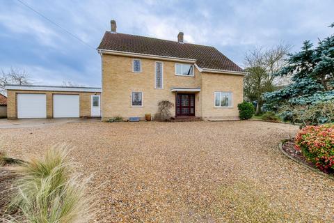 4 bedroom detached house for sale, Hall Road, Tharston