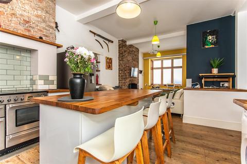 4 bedroom flat to rent, St. Georges Road, Brighton