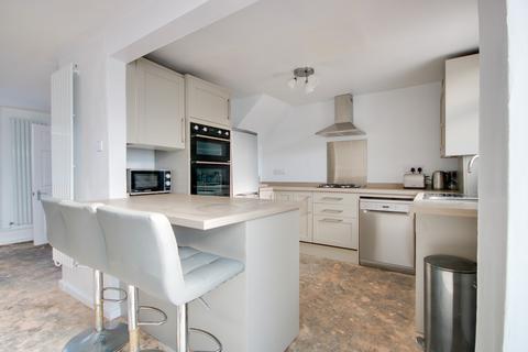 3 bedroom end of terrace house for sale, SHOLING! NO FORWARD CHAIN! SOUTH-WESTERLY ASPECT GARDEN!