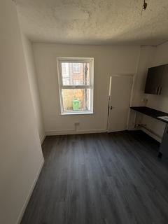 3 bedroom terraced house to rent, Westwood Road, Nottingham, NG2